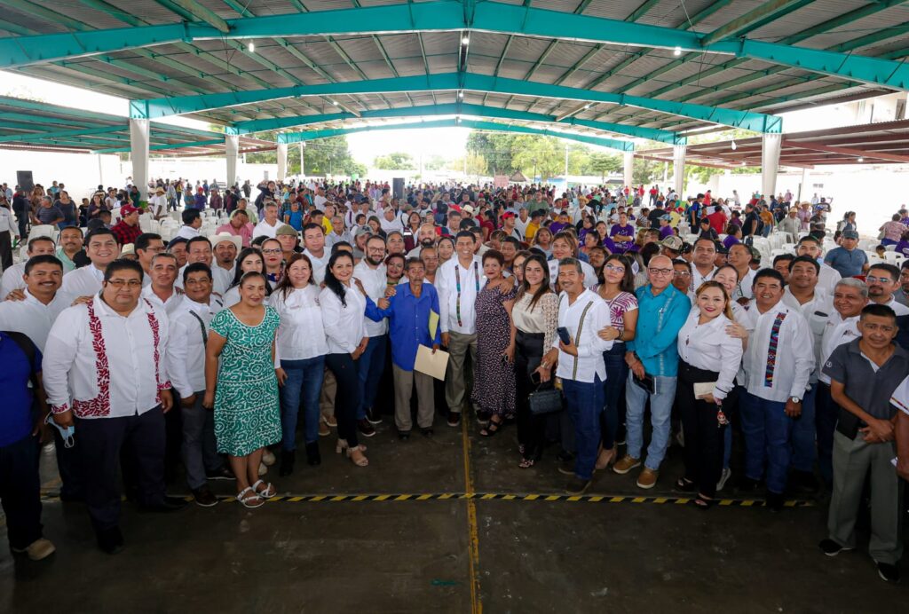 FOTO-5-LOMA-BONITA-1024x692 Canaliza Gobierno de Salomón Jara recursos por 40 mdp en apoyos y programas para Loma Bonita