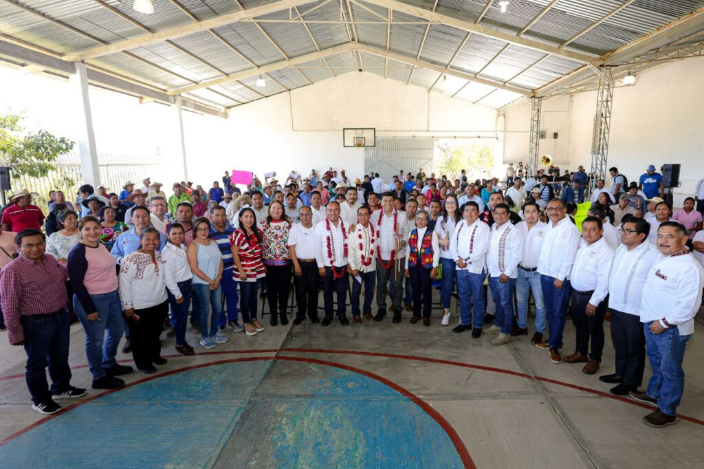 FOTO-5-Refrenda-Salomon-Jara-compromiso-con-personas-productoras-de-Santa-Catarina-Tayata-1024x682 Refrenda Salomón Jara compromiso con personas productoras de Santa Catarina Tayata