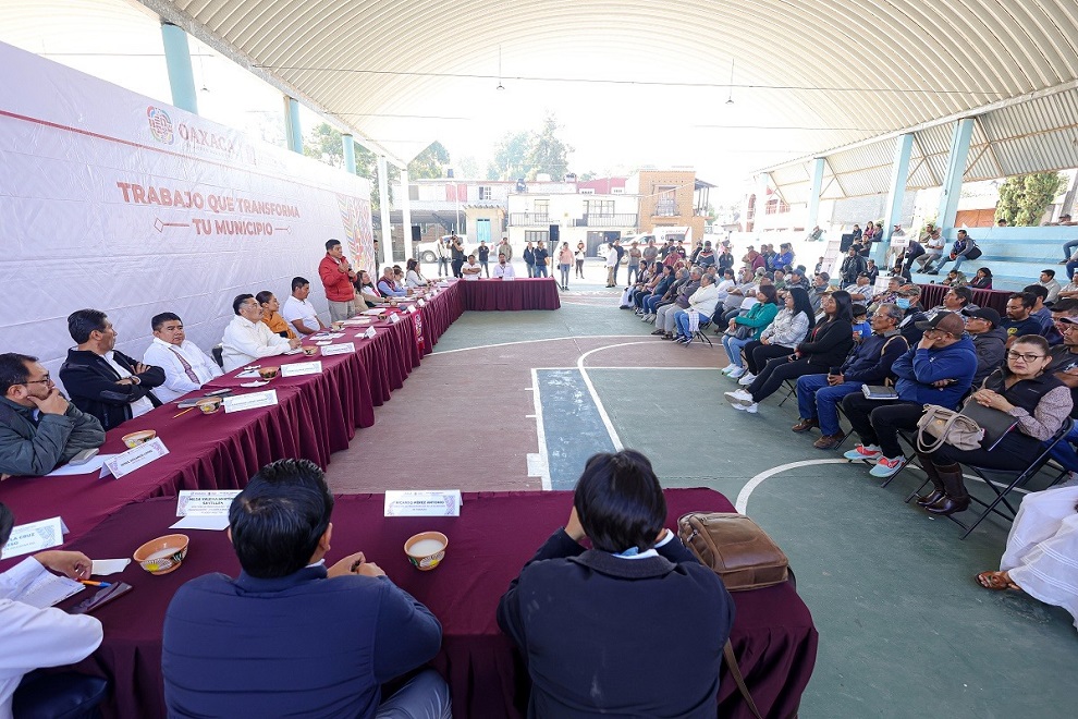 GOBERNADOR-ZOOCHILA-1 Con cerca de 12 mdp, Gobierno de Oaxaca impulsa el desarrollo de Santiago Zoochila, tierra de mezcal y música