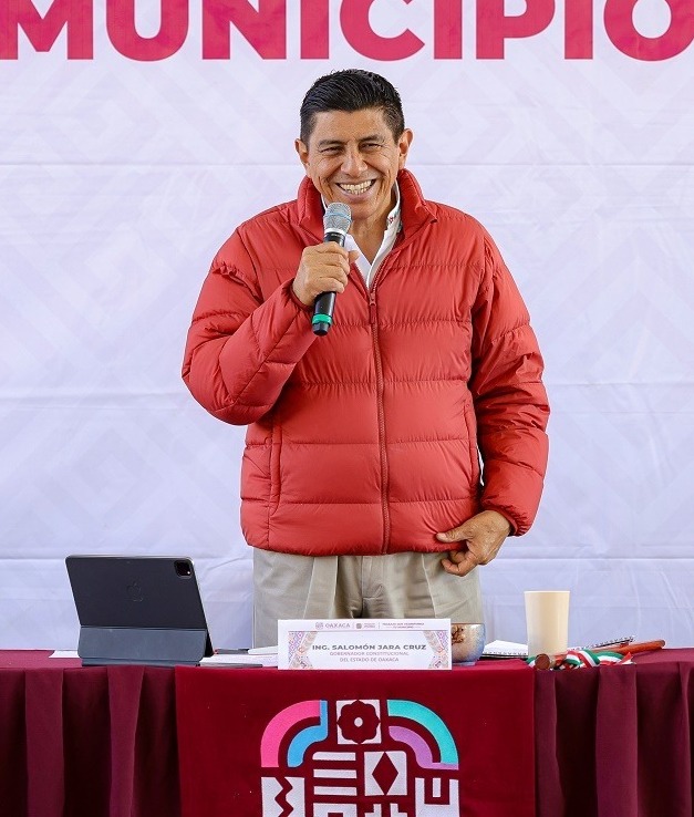 GOBERNADOR-ZOOCHILA-2 Con cerca de 12 mdp, Gobierno de Oaxaca impulsa el desarrollo de Santiago Zoochila, tierra de mezcal y música