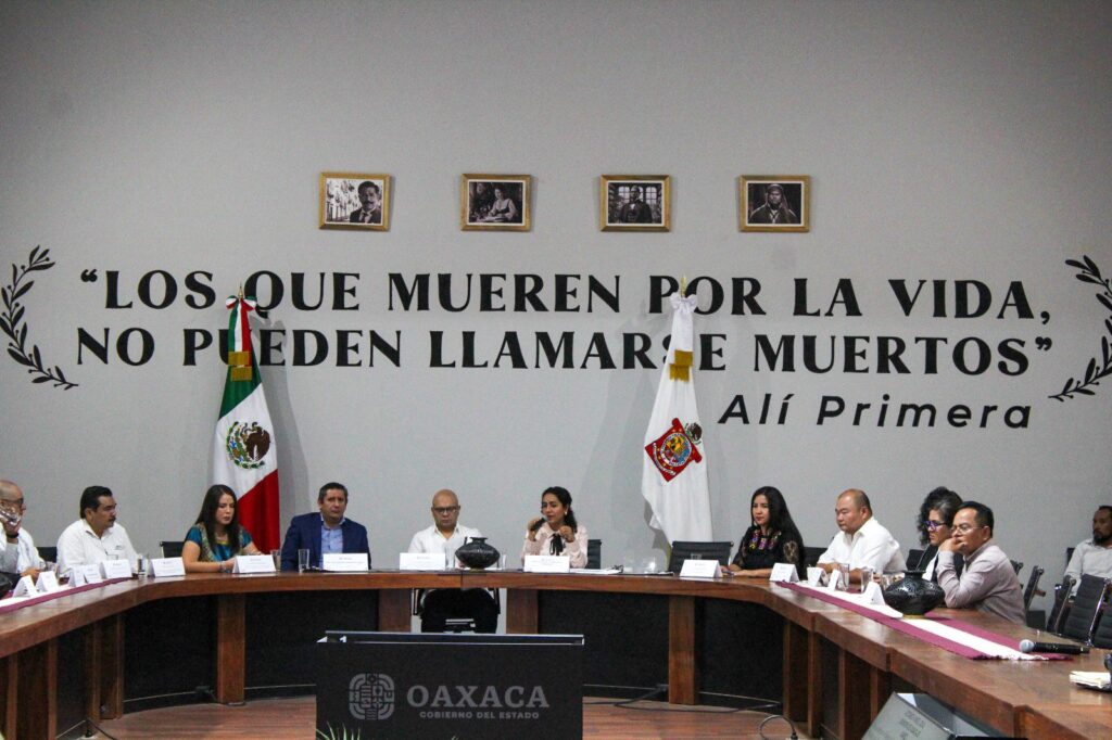 FOTO-2-Presenta-Gobierno-de-Oaxaca-ruta-de-accion-para-combatir-delito-de-trata-de-personas-en-el-estado-1024x682 Presenta Gobierno de Oaxaca ruta de acción para combatir delito de trata de personas en el estado