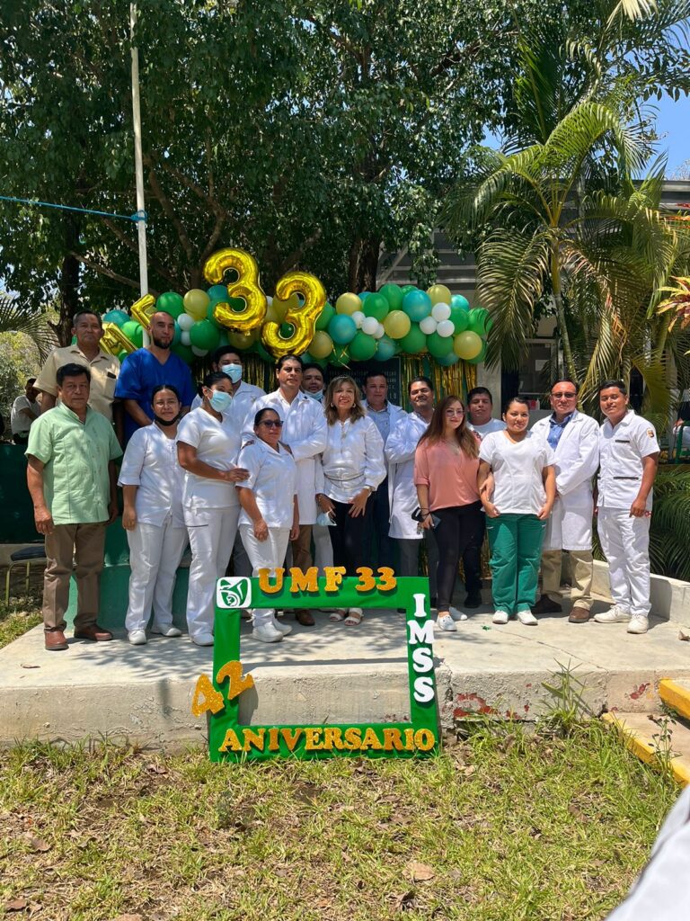 FOTO-1-POCHUTLA-768x1024 Realiza IMSS Oaxaca Jornada Integral de Salud en UMF No. 33 de Pochutla